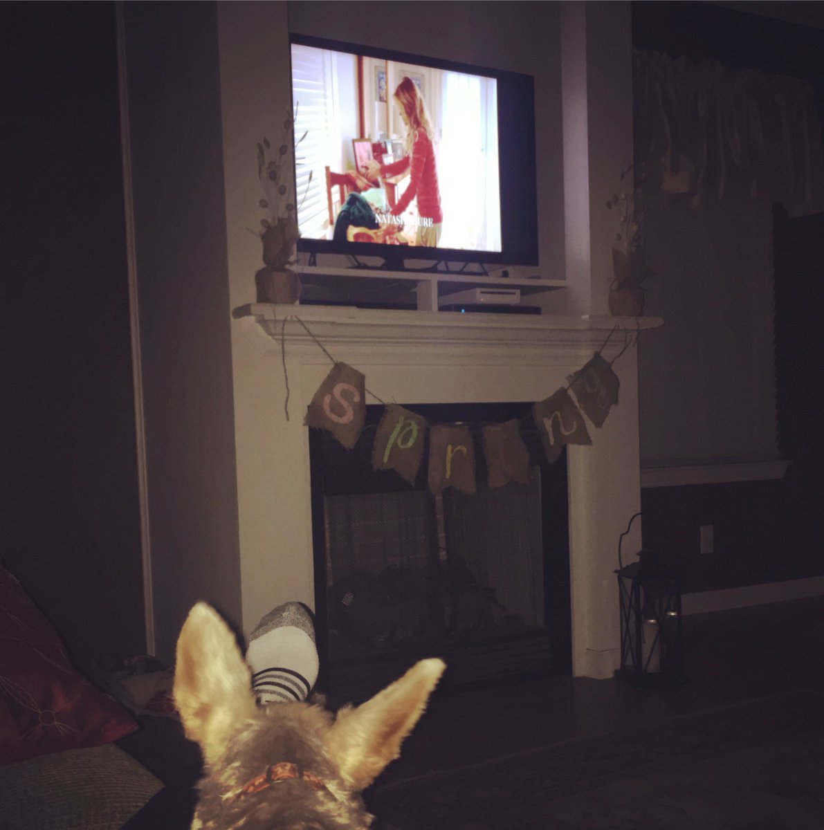 BuffyFrazier14's tweet image. Friday night plans: sweats on, laundry started, and Christmas movies on @hallmarkchannel Don’t be jealous!!! 🙌🏻🤣🤣 #crazyweek #christmasallyear