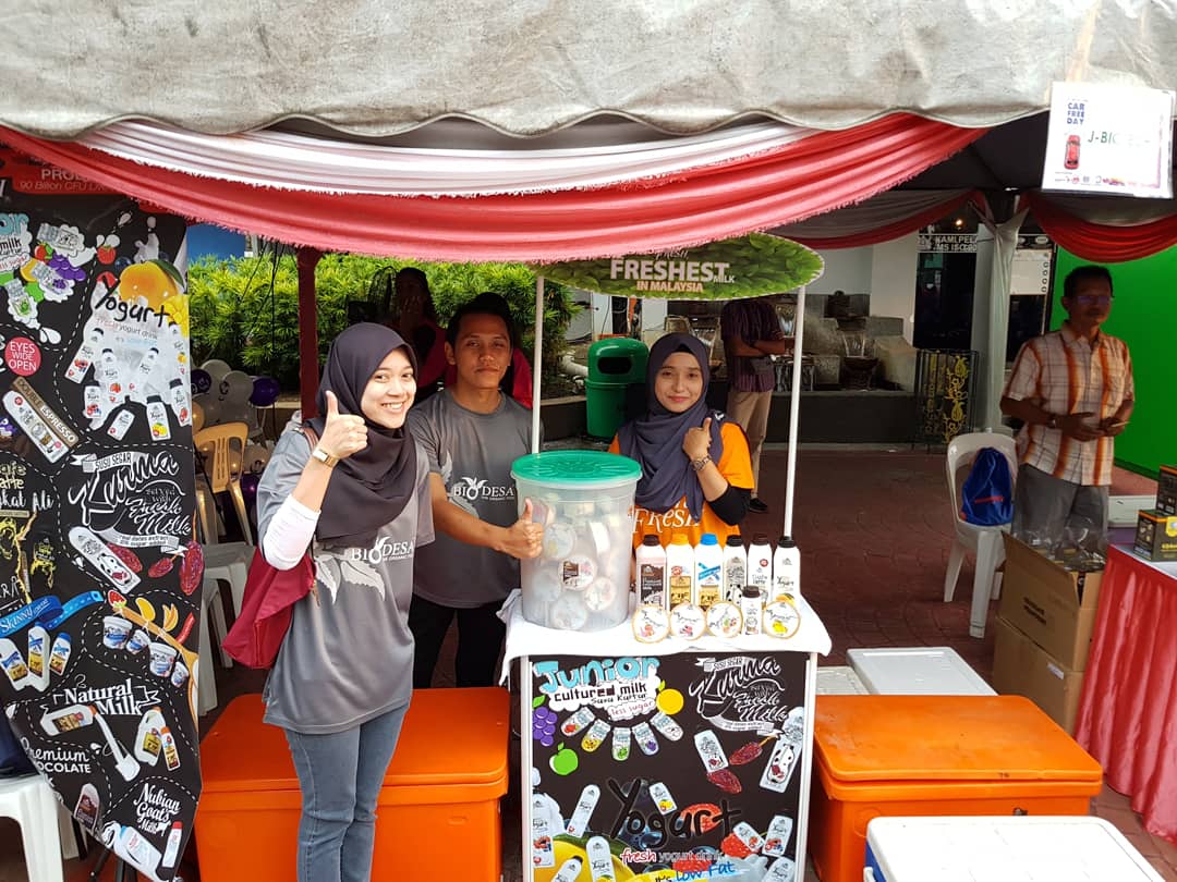 J_Biotech's tweet photo. Selamat pagi! Jom bawa ahli keluarga dan sahabat handai ke dataran MBJB bagi program JB Wake Up! Car Free Day hari ini. Aktiviti menarik seperti pameran dan jualan, foodtruck, pemeriksaan gigi dan kesihatan, zumba dan macam-macam lagi. Badan sihat otak cerdas. #jbwakeup #gogreen https://t.co/KjnQp8Sj2Z