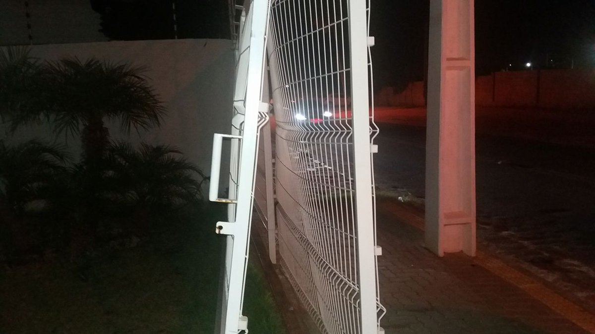 ismaelsousa's tweet photo. Sede da emissora Intertv Costa Branca, afiliada da Rede Globo em Mossoró, foi invadida e pichada por manifestantes do PT durante protesto contra a prisão de Lula. https://t.co/uUlpTKCasI