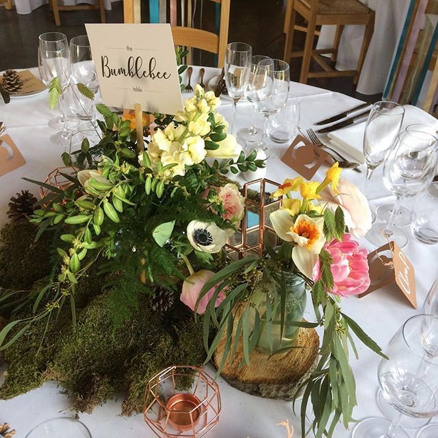 I love spring weddings, so much to choose from! Narcissi, tulips, ranunculus, anemones, mimosa and plenty more. Are you planning your wedding for next spring? I'd love to hear what your favourite flowers are 🌼
Pic by <a href="/bellakotak/">Bella 🌸✨</a> ⠀
⠀ ift.tt/2qckGb6