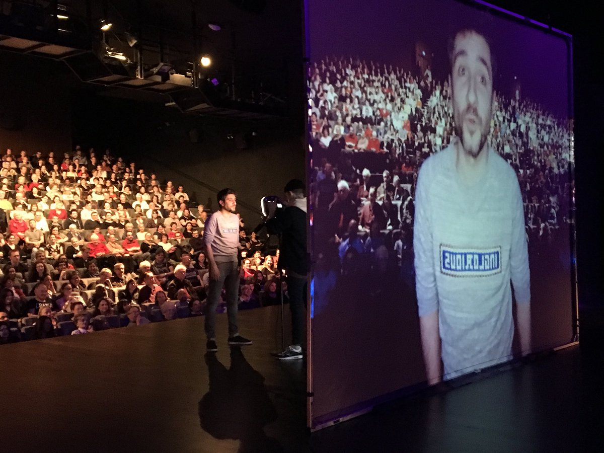 audegalliou's tweet photo. En direct du #DisDoncInternet de @verinaze la 100e de @BeguetN #tournee @JMDproduction https://t.co/BGeoShbE3B