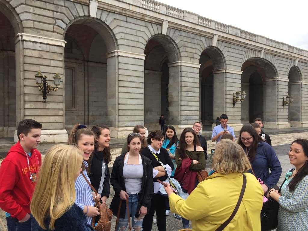 ehs_worldlang's tweet photo. Starting our tour of the #palacioreal #Madrid #Spain #Travel #ehsabroad https://t.co/xvLoI37Bwv