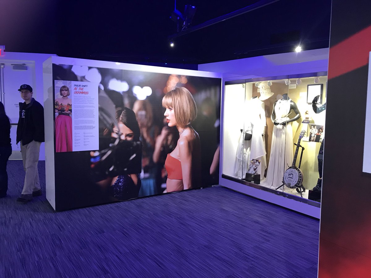 juliakay31's tweet image. I just came back from the #GRAMMYMusuemEXP , the taylor exhibit is amazing! ♥️♥️♥️ #TaylorNationWeekendHang