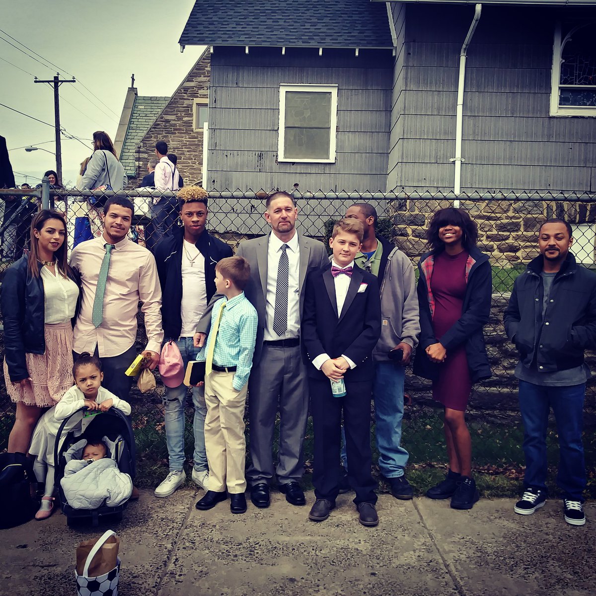 GarysGirl1102's tweet photo. My family on Easter Sunday https://t.co/cC5D9x1Am7