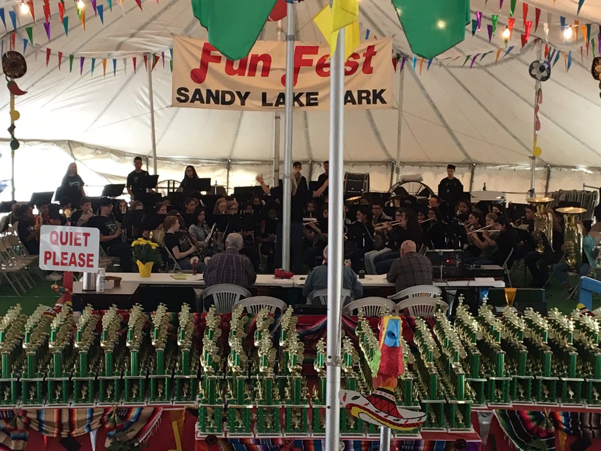 LWBullfrogBand's tweet photo. Great Job Honors Band!!!  #LCMS #sandylake https://t.co/amtXRsbU59