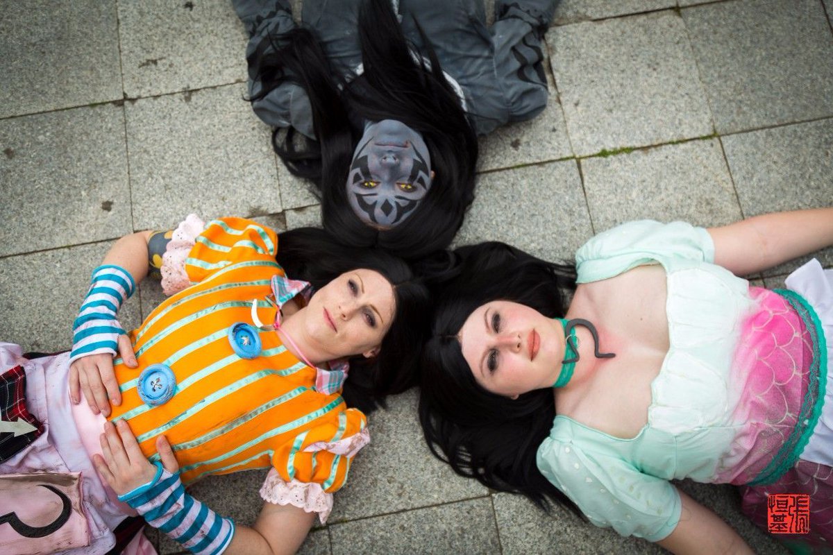FoodAndCosplay's tweet photo. Alice: Madness Returns

Cosplay by @gingersnapcos &amp; @CosplayCouple1 &amp; Twisted Reality Art 
Taken at @MCMComicCon LDN 17 

#cosplay #alice #alicemcgeecosplay #madnessreturns #alicemadnessreturns #alicecosplay #gamecosplay #AmericanMcGee https://t.co/6JGJPr7cX2
