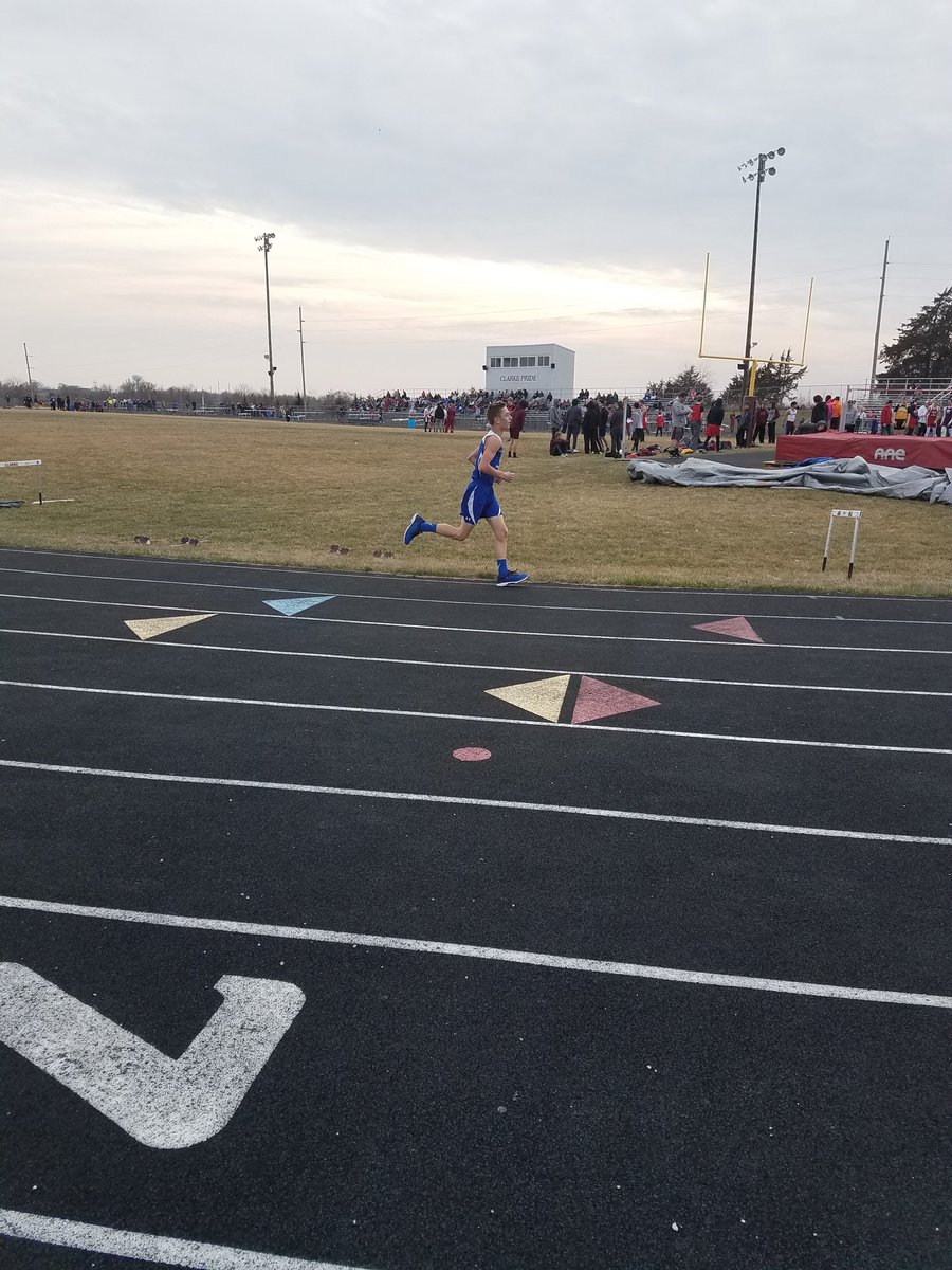 MrSeussical's tweet image. @mstmboystrack had a nice showing at Clarke last night. 4x800 got 1st. Had a lot of guys place in events against large school. Most of all we survived the freezing evening temps. #EffortOverEgo #GoDevils