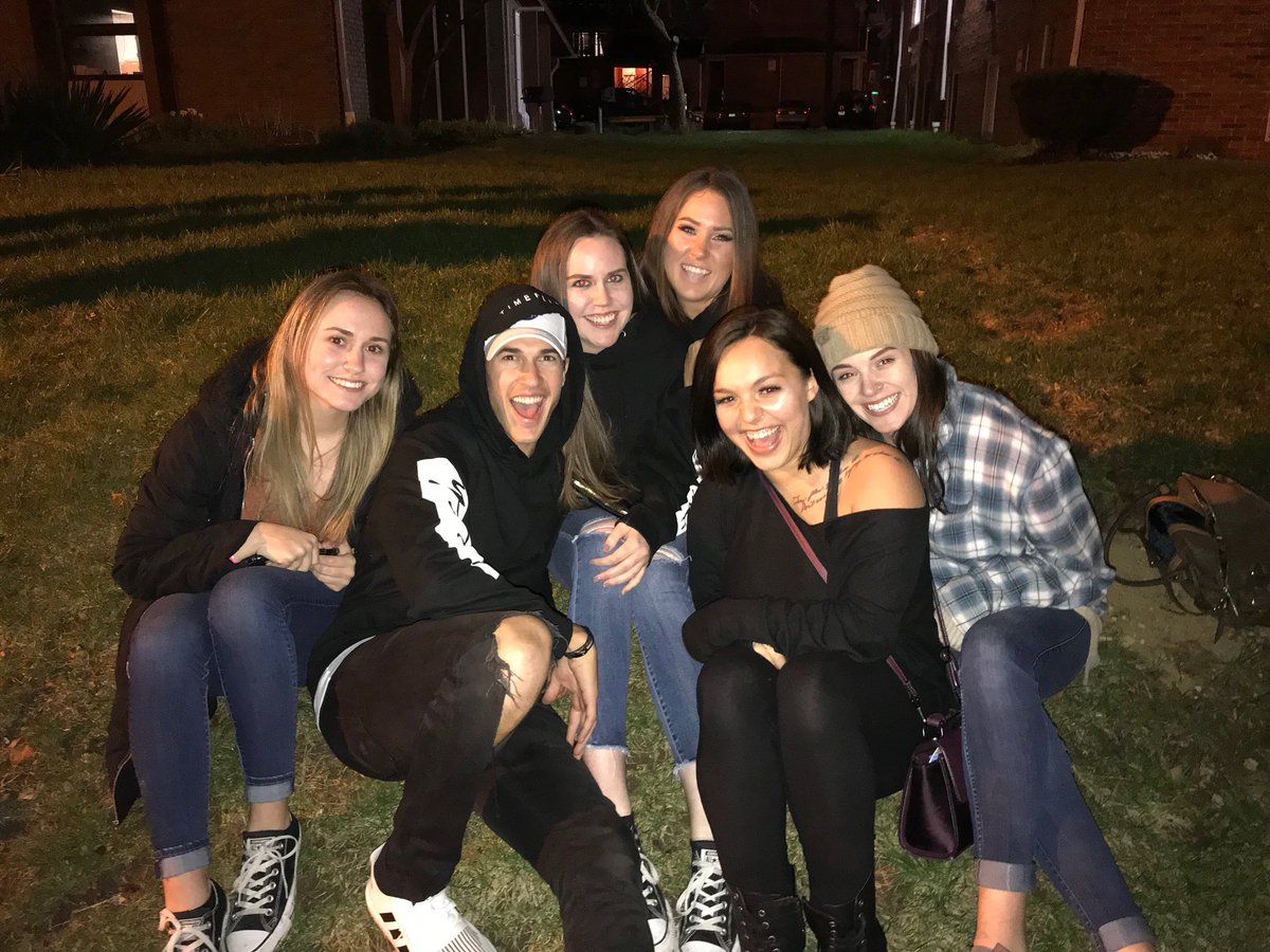 Miss_Mikhay's tweet photo. Last night was too much too dream! It had been 2 years too long! Seeing my girls and these two was a nice break from the crazy stress that’s been taking over. Haven’t laughed this much in so long! ❤️ @Timeflies https://t.co/kgaKjfqRh1