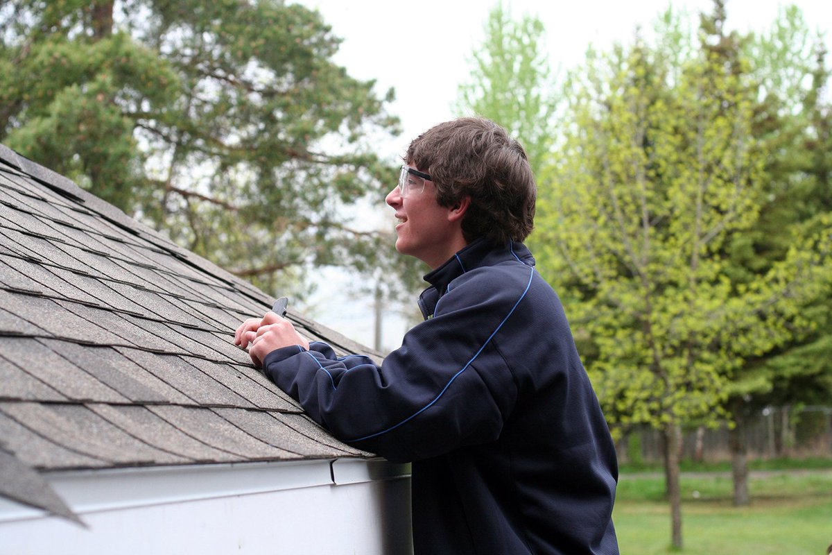 Are you planning #Renovations? Using #FireResistant shingles such as metal, asphalt, clay or rubber composite, will help reduce the risk of #Wildfire spreading to your home. Regularly clean your roof of combustible materials such as leaves and needles. #FireSmart