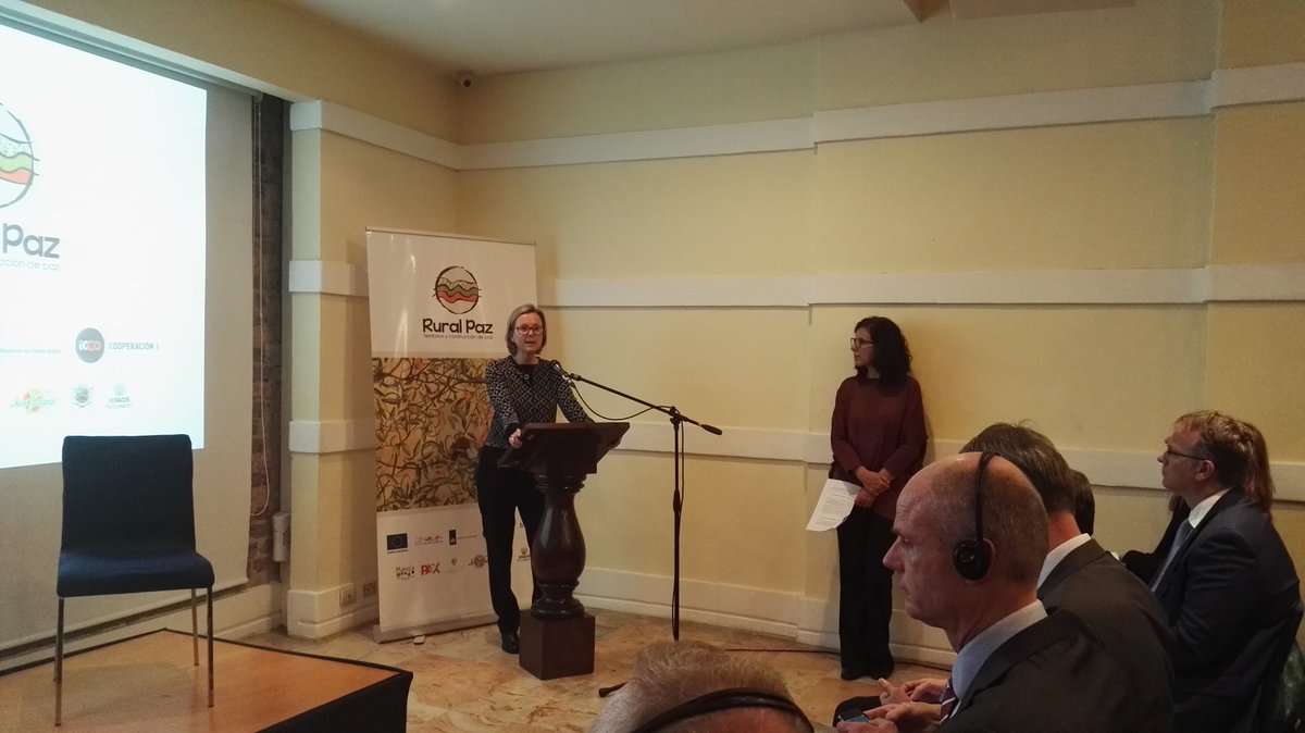 ICCOLatam's tweet photo. #RuralPaz "fue creado en conjunto con las comunidades, viendo sus necesidades y desde su perspectiva las acciones para superarlas. Esto es indispensable para la sostenibilidad de un proyecto" Patricia Llombart, Embajadora Unión Europea en #Colombia @UEenColombia @NLinColombia https://t.co/ZDLs1MeliG