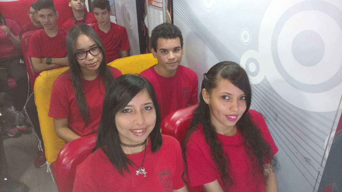 EscLCR's tweet photo. Orientación a nuestros alumnos de 11mo grado de parte de la UNE https://t.co/xgisCJ7UcW