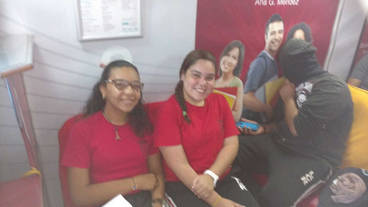 EscLCR's tweet photo. Orientación a nuestros alumnos de 11mo grado de parte de la UNE https://t.co/xgisCJ7UcW