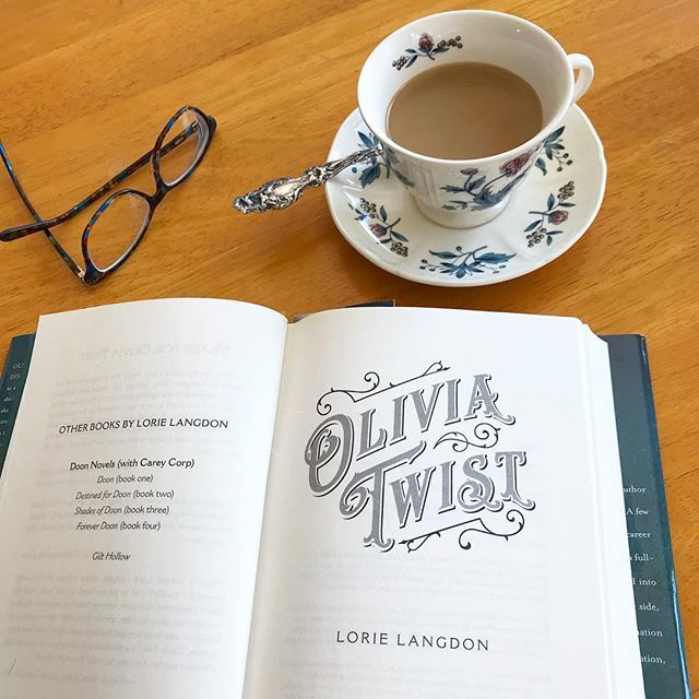 patriciabtighe's tweet photo. Happy Friday! What are you reading this weekend? Iโll finally have time to relax with this gem.๐ฉ๐
.
.
.
#teenbooks #yaromance #igauthorlife #youngadultbooks #oliviatwist #lorilangdon #theartfuldodger #historicalsetting https://t.co/vKe599Bfdd https://t.co/PW0BWSJDok