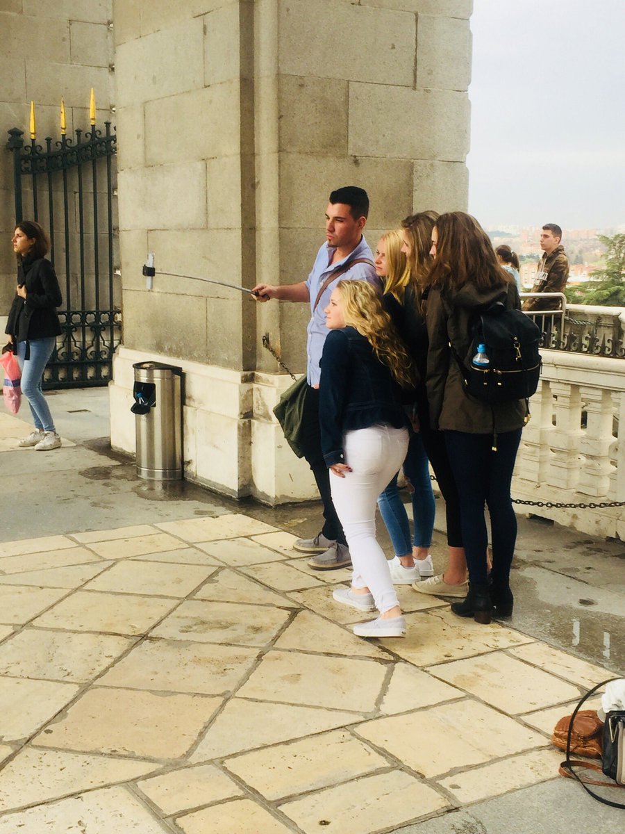 ehs_worldlang's tweet photo. Profe teaching students how to take a quality selfie #lifeskills #Madrid #Spain #palaciorealdemadrid #travel #ehsabroad https://t.co/2Tfotj0tmI