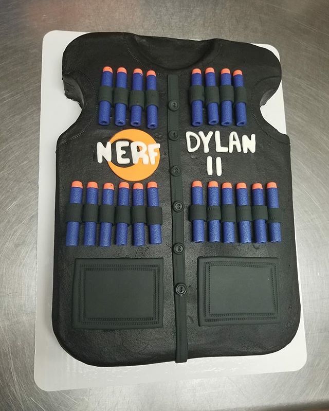 LarrysHouse's tweet photo. Awesome 2D Nerf vest cake! β’
β’
β’
β’
β’
#nerf #nerfvest #nerfcake #nerfvestcake #icing #buttercream #larryshouseofcakes #cake #cookies #brownies #cakedecorating #bakery #baking #tiercakes #specialtycakes
#weddingcakes #carbondale #cupcakes #marion β¦ https://t.co/MsTXmqg6kS https://t.co/QeoCrTnaQ4