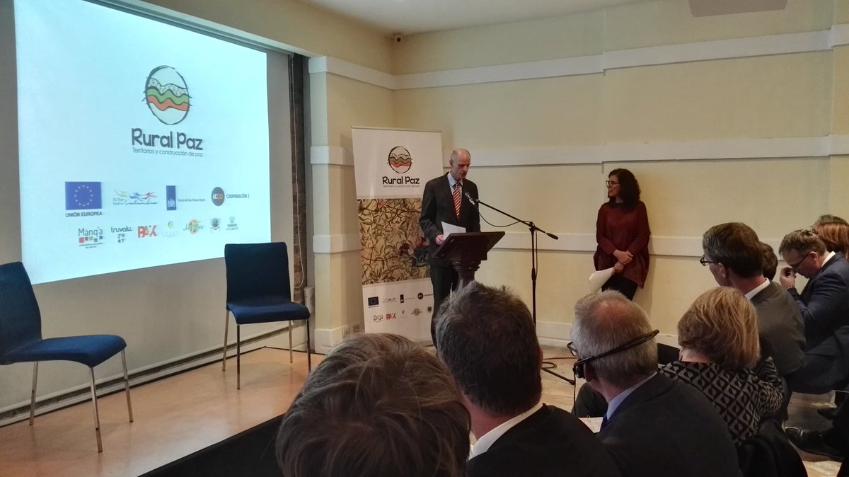 ICCOLatam's tweet photo. "ICCO tiene la experiencia necesaria para implementar proyectos como este que puedan transformar los retos en oportunidades" -Stef Blok, Canciller del Reino de los Países Bajos 
#RuralPaz #Colombia https://t.co/ztD0AW4oUW