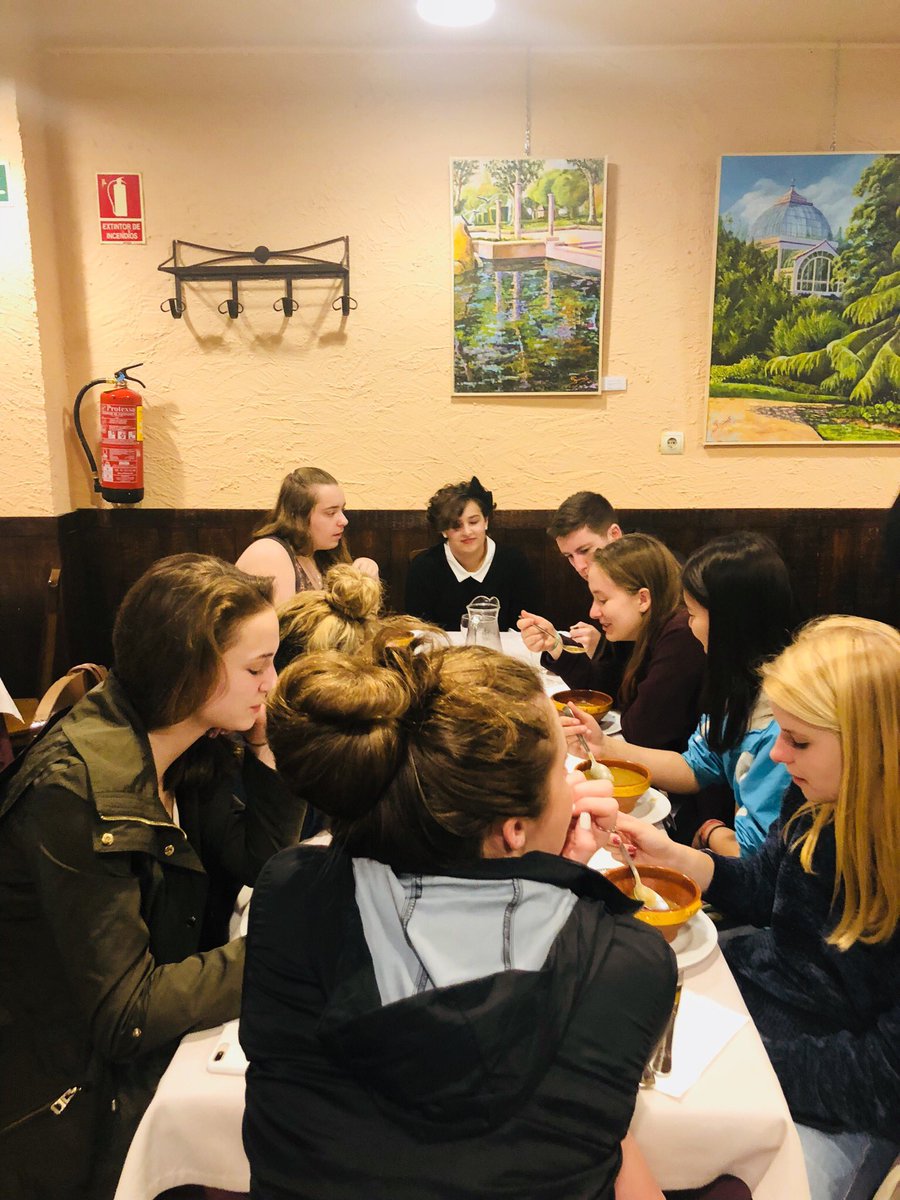 ehs_worldlang's tweet photo. Dinner tonight! #madrid #Spain #yum #travel #chuletadecerdoalariojana https://t.co/8vQs695EGm