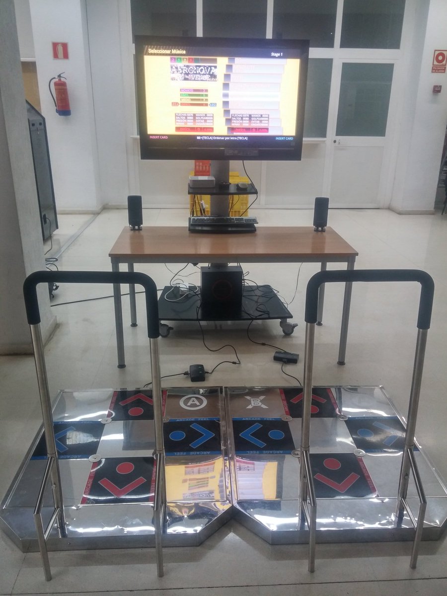 FranGallegoBR's tweet photo. Todo listo para mañana #RetroPixel2018 #DanceDanceRevolution #DDR #MachineDance #Cheesetea https://t.co/vQ3VX5DdoW