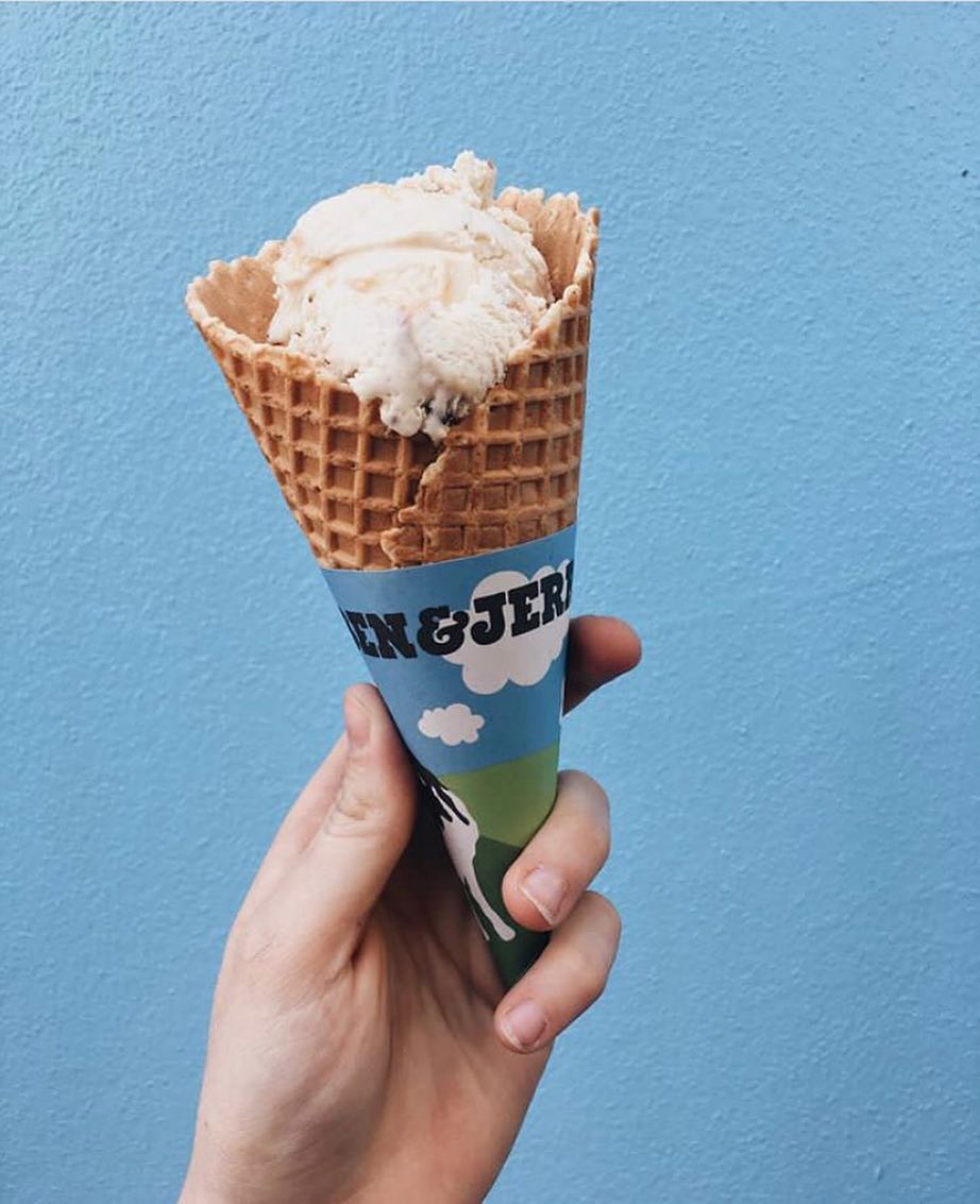 dcmtlblog's tweet photo. HEADS-UP // Les cornets de crème glacée sont gratuit chez Ben et Jerry's aujourd'hui!
__
Today is free cone day at Ben &amp; Jerry's! https://t.co/ahSexyQVEC