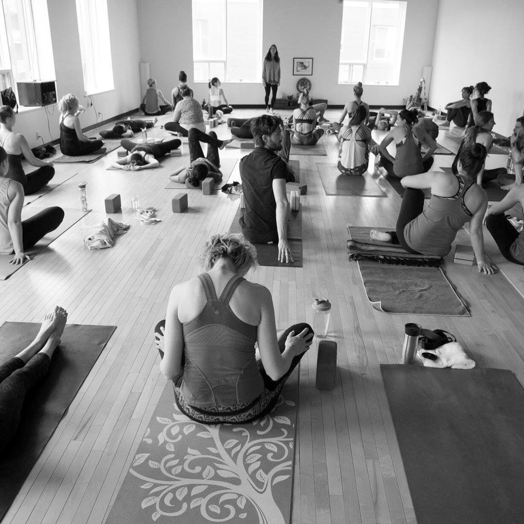 dcmtlblog's tweet photo. PIN-IT//Joignez-vous à la communauté Moksha pour célébrer son premier anniversaire! Les cours seront gratuit cette journée.
__
⏰: 15.04.2018 @ 8:30 AM 
—
📌: Moksha Yoga Griffintown https://t.co/sXxNYUjCMf