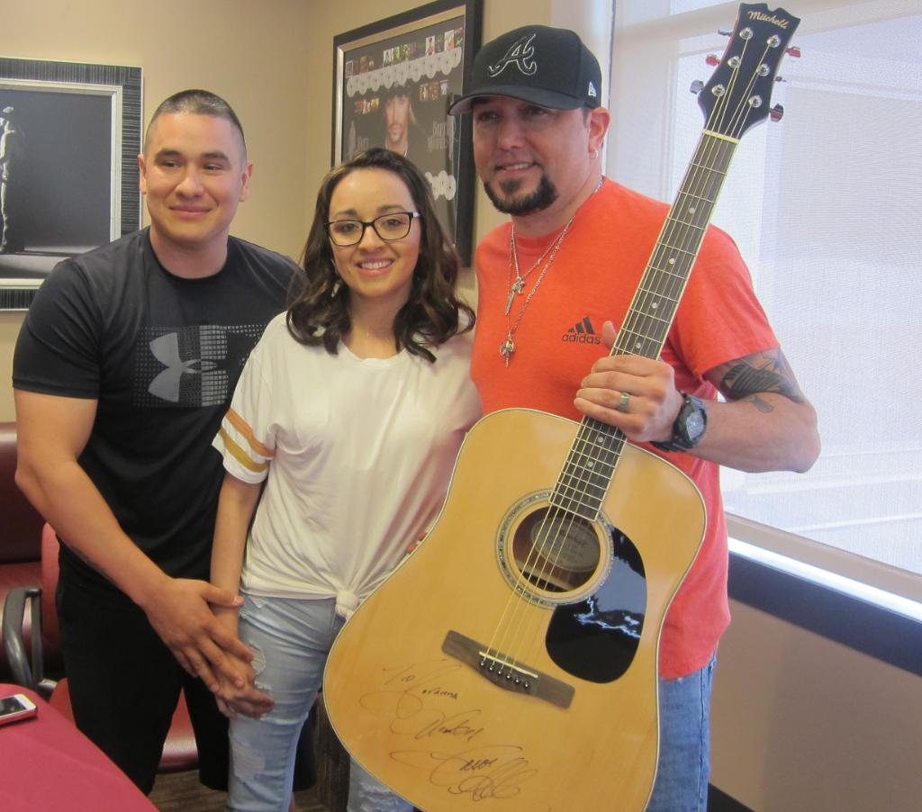 BarrowNeuro's tweet photo. Thank you @Jason_Aldean for visiting @BarrowNeuro patient and Vegas shooting victim Jovanna Calzadillas today! #healing #fearless #strong #thatstheonlywayiknow #jasonaldean https://t.co/GGug5IJGsL