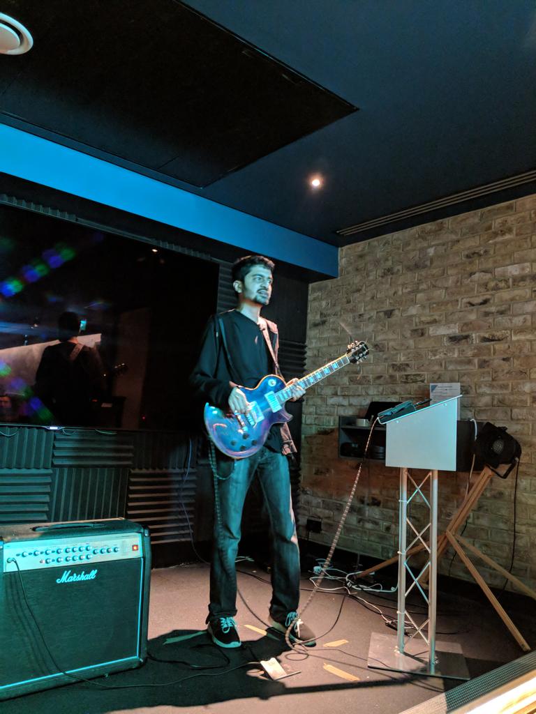 misfitiz3n's tweet image. Just another plain old JS meetup #componentDidSmoosh holy crap no?