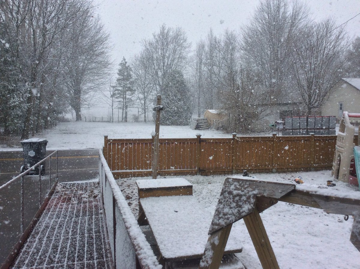 DCPoets's tweet photo. Environment Canada suggests keeping your snow tires on till June 15! https://t.co/uNjiHbLyft
