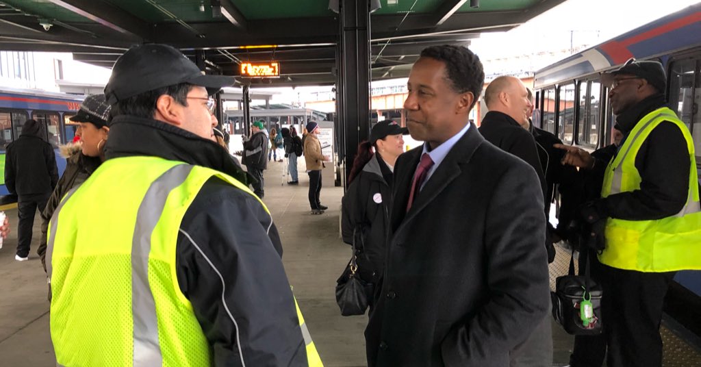 settiwarren's tweet photo. Day 5 of the #takethetpledge: I’m not taking the T. Instead, I’m on the Worcester RTA. There are 15 RTA’s in this state, and we’ve got to make sure each one has the money it needs to provide reliable, high quality service to the communities it serves. #mapoli https://t.co/LQsVUYj5Bc