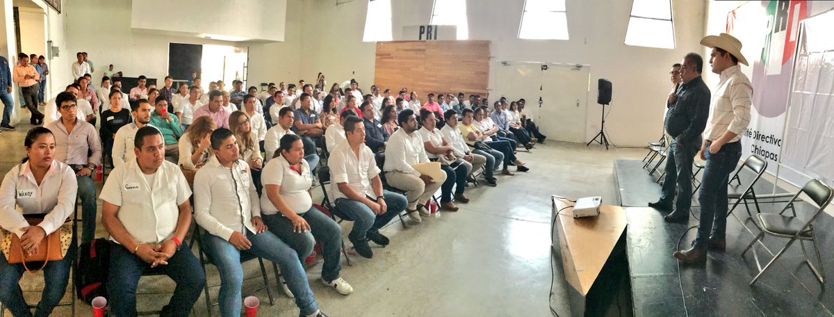ChiapasPRI's tweet photo. El presidente del #CDEdelPRI en Chiapas, @JulianNazar_PRI exhortó a los jóvenes agraristas a convertirse en promotores del proyecto a la Presidencia de la República, que representa @JoseAMeadeK y en su momento lo harían por el proyecto a la Gubernatura del estado.

@EnriqueOchoaR https://t.co/Jaq0Ne2RD1