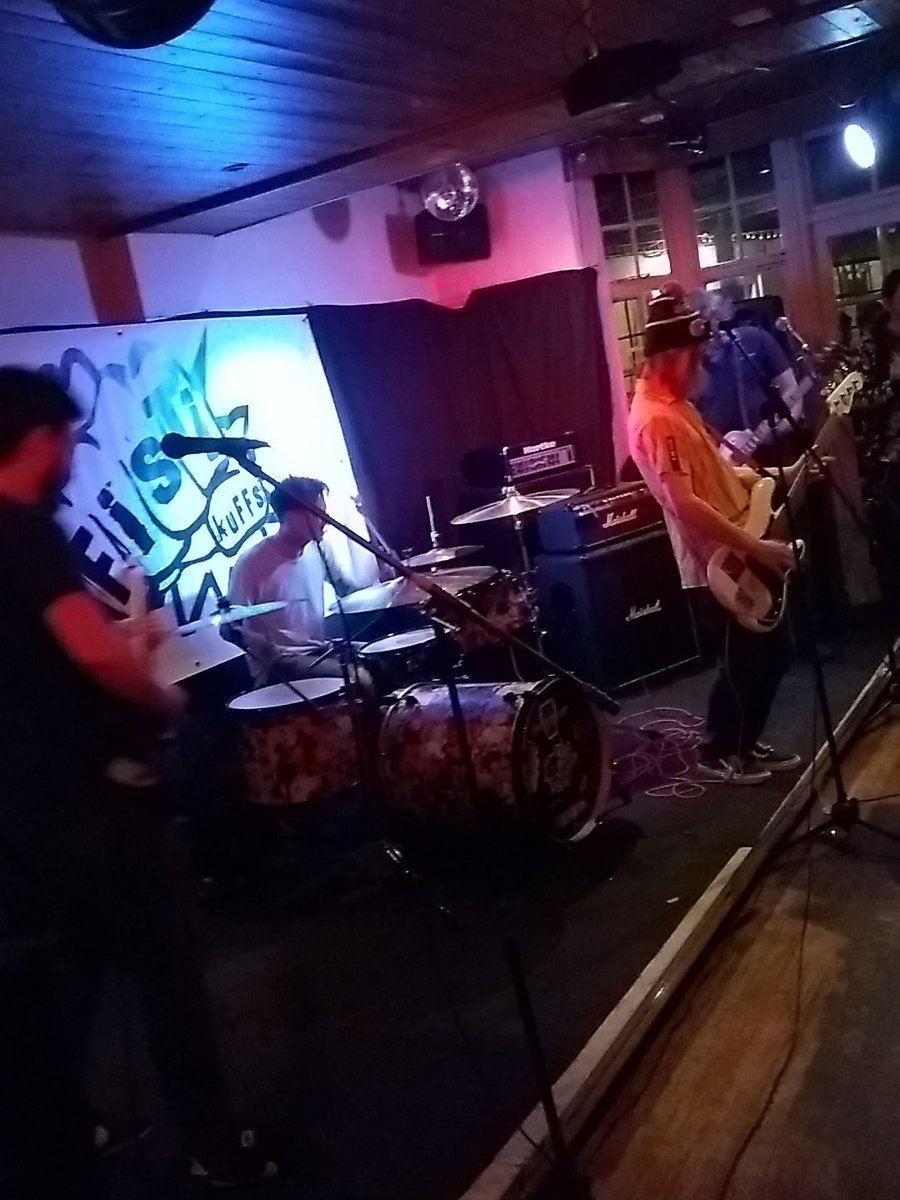 Marvelous time playing the <a href="/SteamboatTavern/">The Steamboat Tavern</a> just now. Enjoying Skiv. Looking forward to Fisticuffs. Poppy punky punk music in ipswich.