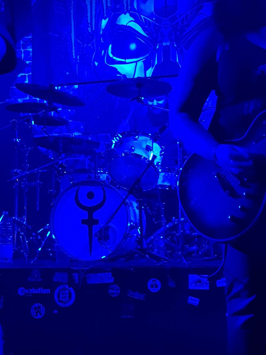 caz_mitchell's tweet photo. @FallenTitan_UK The lesser spotted Tom Battison. Incredible set tonight #wherewavesneverbreak #fallenones #kentmetal #supportlivemusic https://t.co/R5aLyobthD