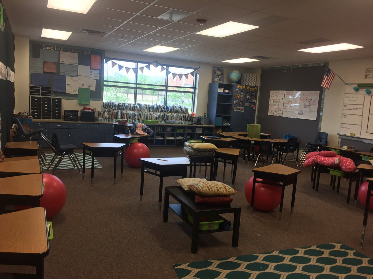 MrsKnowles_3rd's tweet photo. When you let your students make their own seating arrangement 🤷🏻‍♀️ #flexibleseating https://t.co/ifebzkHbF4