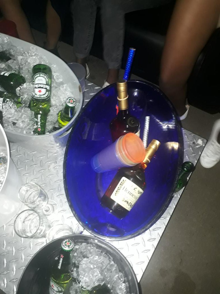 Wandile_Mazomba's tweet photo. Issa henny party 🤗🔥 #MintZoneOut @AFRIKANBXI https://t.co/QBsTiUWeAW