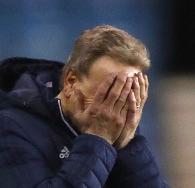 Sporf's tweet photo. ⏰ 91st Min - Cardiff 0-1 Wolves ⚽️

⏰ 92nd Min - Cardiff Miss Penalty 😳

⏰ 93rd Min - Cardiff Miss Penalty 😱

✅ FT - @CardiffCityFC 0-1 @Wolves

🗣 Neil Warnock tells Nuno Santo to “F**k Off”. 

😱 Unbelievable Scenes 🔥 https://t.co/kVxPysOj1v