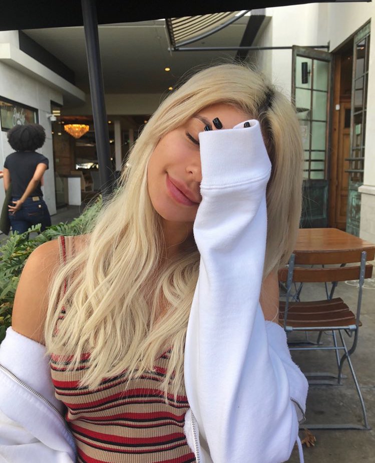 kelseygdrmoon's tweet photo. looks like a girl, but she’s a flame; so bright, she can burn your eyes, better look the other way. https://t.co/OwITLYeCPe
