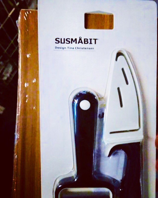 MichaelYoun's tweet photo. Ah... enfin un produit Ikéa dont je comprends le nom! https://t.co/aYRznX2xNr