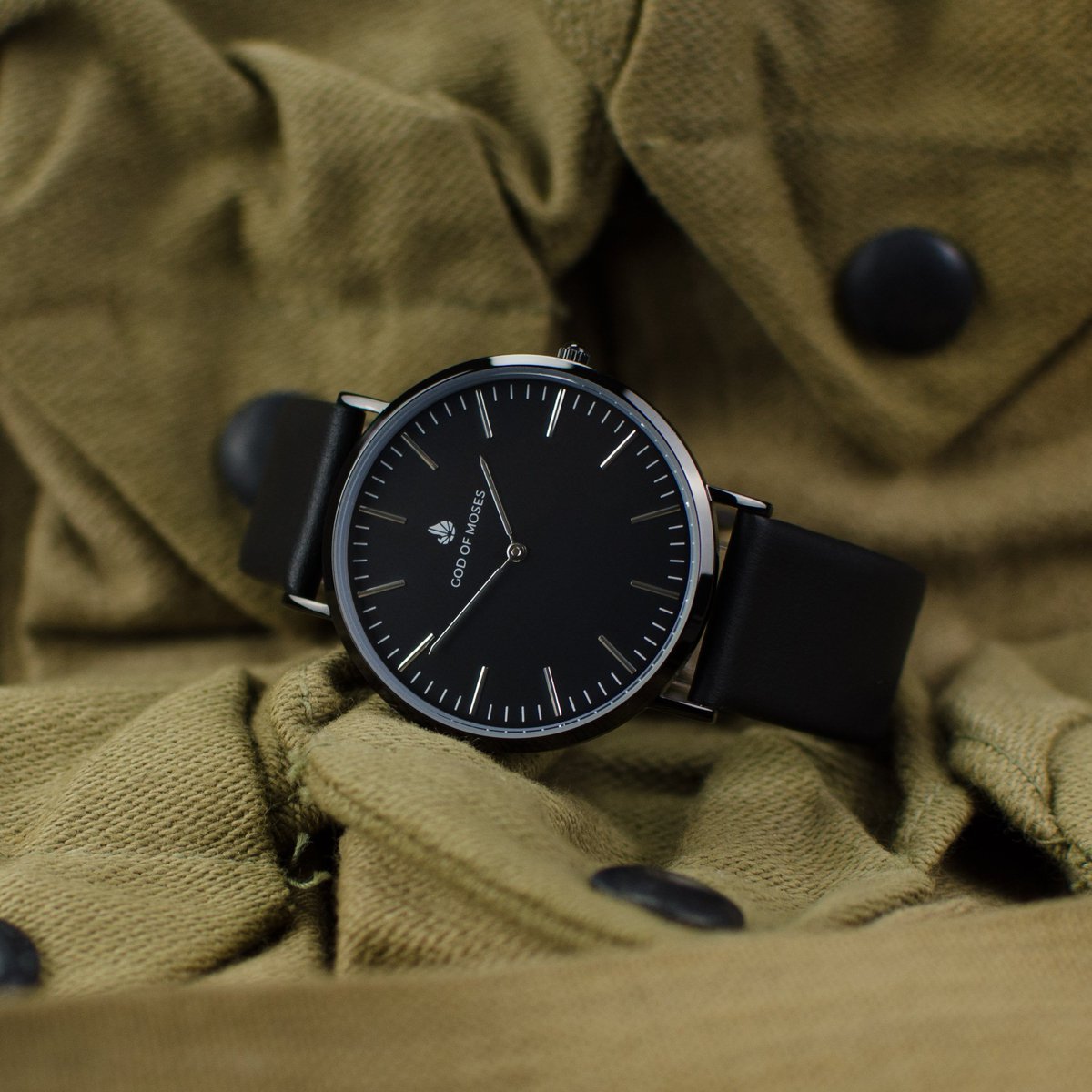 GodofMosesWatch's tweet photo. The Silver Bandit, it has silver indexes vs the black ones that the Bandit King has
#godofmoses #watch #affordablewatch #dailywatch https://t.co/XSKU2lFA5c
