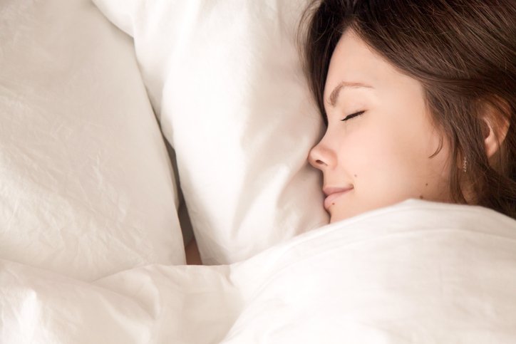 CUdermatology's tweet photo. #DYK Wearing makeup at night inhibits the skin's renewal process. Be sure to wash your face each and every night. https://t.co/yqHIA3D28P