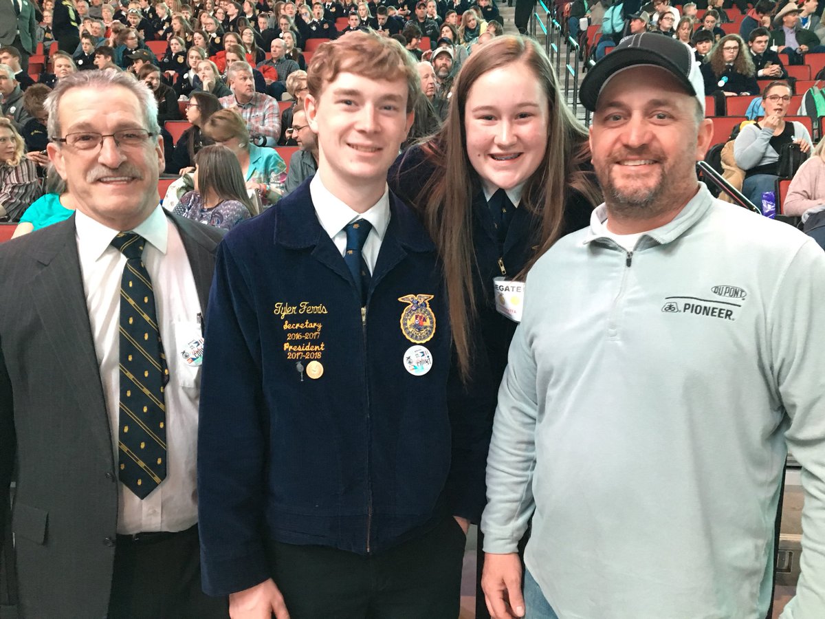 stevewhitenews's tweet photo. .@ferrisag97 and family at state FFA #MakeItCount18 https://t.co/yLujNRuO9S