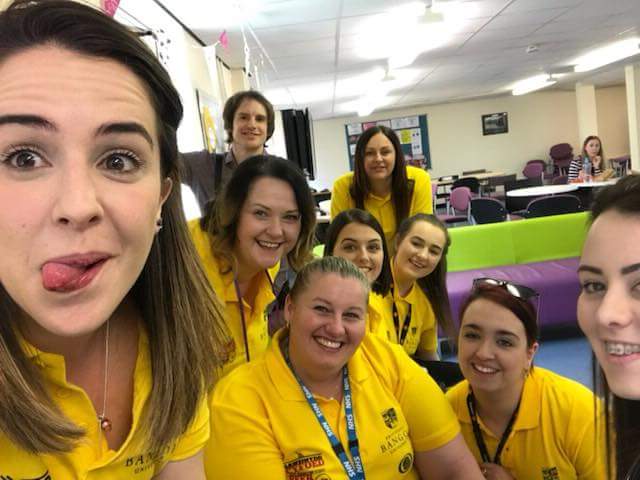 nurse_emmy_20's tweet photo. Brilliant third day with 1/18!! I hope everyone had a fantastic welcome week, I know the peer guides have! Thank you to everyone who donated today and helped us raise £300 for @CruseCare !! Good Luck 1/18 💜

@SHSBangor @BangorNursing @BenchMarkTurton #bangorshsfreshers2018 https://t.co/FNBkSv2ZWV