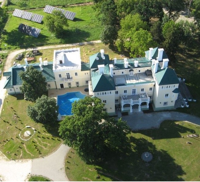 DreamsEstates's tweet photo. One of Hungary’s nicest #Castle is for Sale, close to Budapest. The Estate is almost 60,000 m2, the Castle itself is more than 3,100 m2. We uploaded an introductory video below, further information: office@dreamsestates.hu, mobile: +36705335599
https://t.co/5RDrobsTiP https://t.co/DL8VyXxbO4