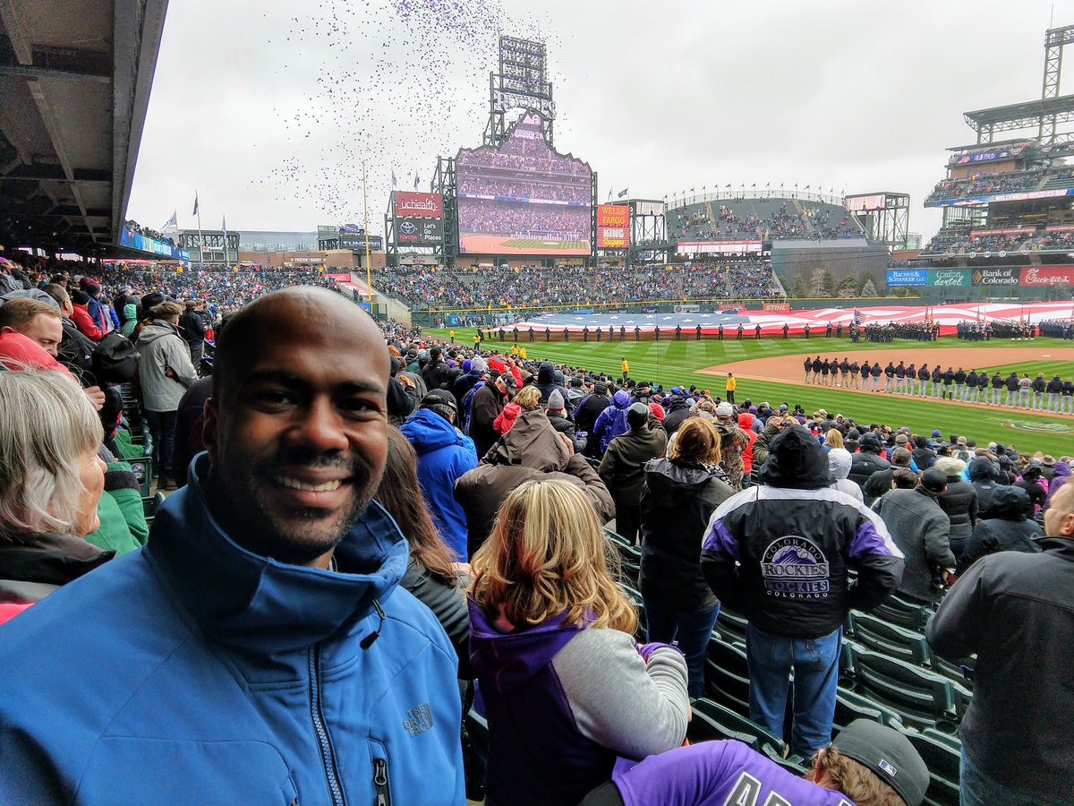 ChrisJHerndon's tweet image. Happy #SnowpeningDay! Go @Rockies!  #OpeningDay #springinColorado #cowx