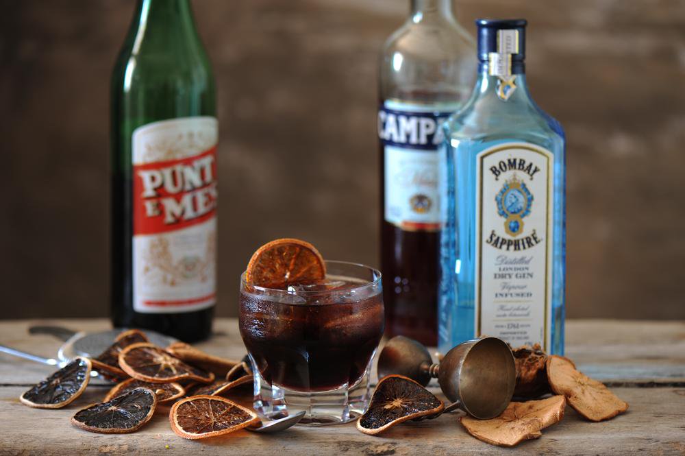 bvd_bar's tweet photo. Del 7 al 14 #SemanaDeLaCocteleria en BVD con carta nueva, sorpresas y un Negronivardier como este! https://t.co/YrGvpQPazc
