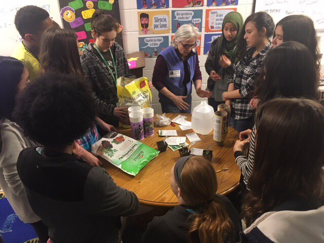 pollgandaraavm's tweet photo. #pjhgardenclub had a great time learning about starting seeds indoors and doing some planting! Thanks to @AlsipMP_Library ! #weare126 #pjh126 #greenspaceproject https://t.co/2TfWDTaAu8