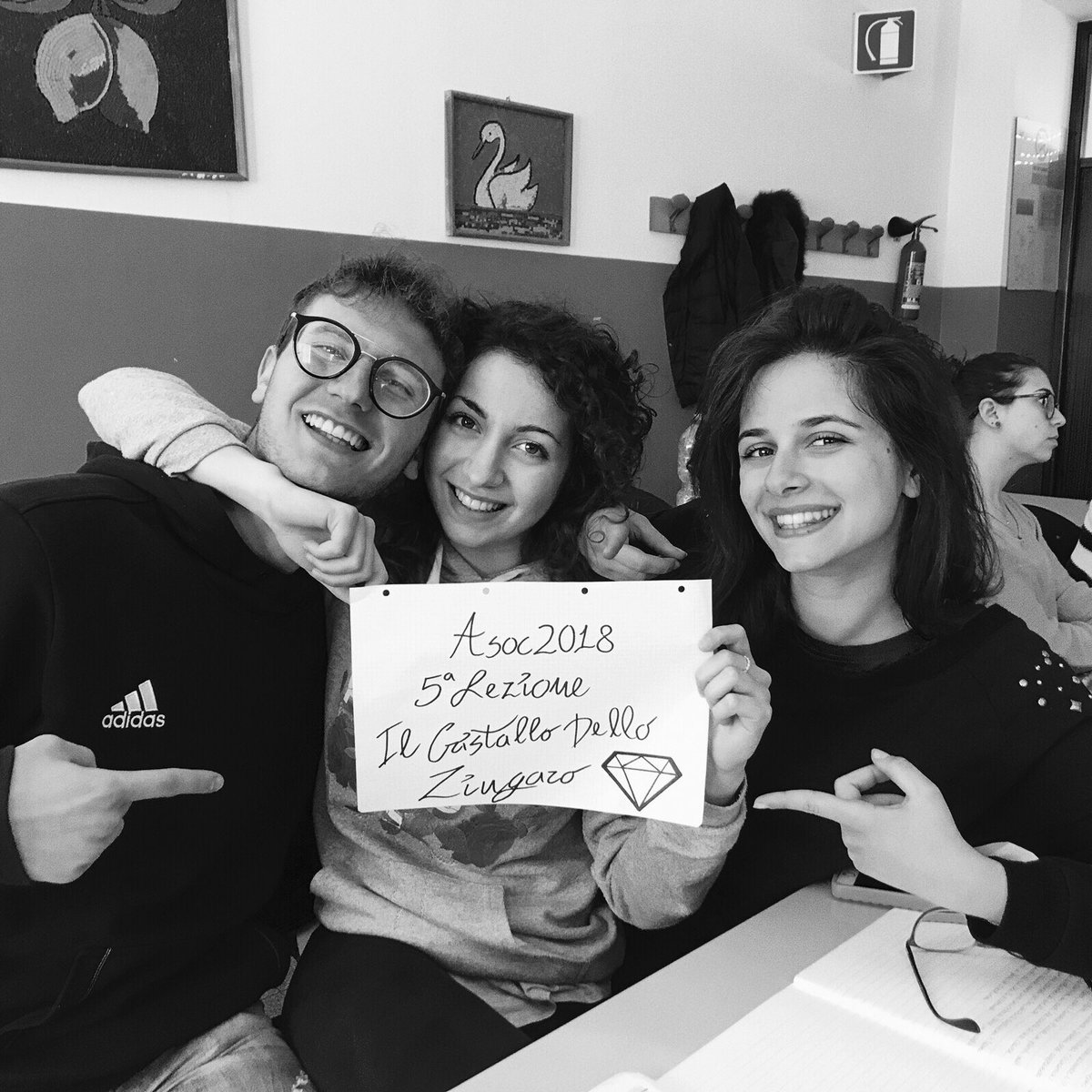 zingaroscrystal's tweet photo. Quinta lezione affrontata con successo! Al momento ci stiamo occupando delle riprese per il video finale dove racconteremo il nostro percorso 👩🏻‍💻💕 

#ascuoladiopencoesione #asoc1718 #opencoesione #quintalezione #raccontare #riservadellozingaro #forzacristallodellozingaro https://t.co/gMzbCwESNU
