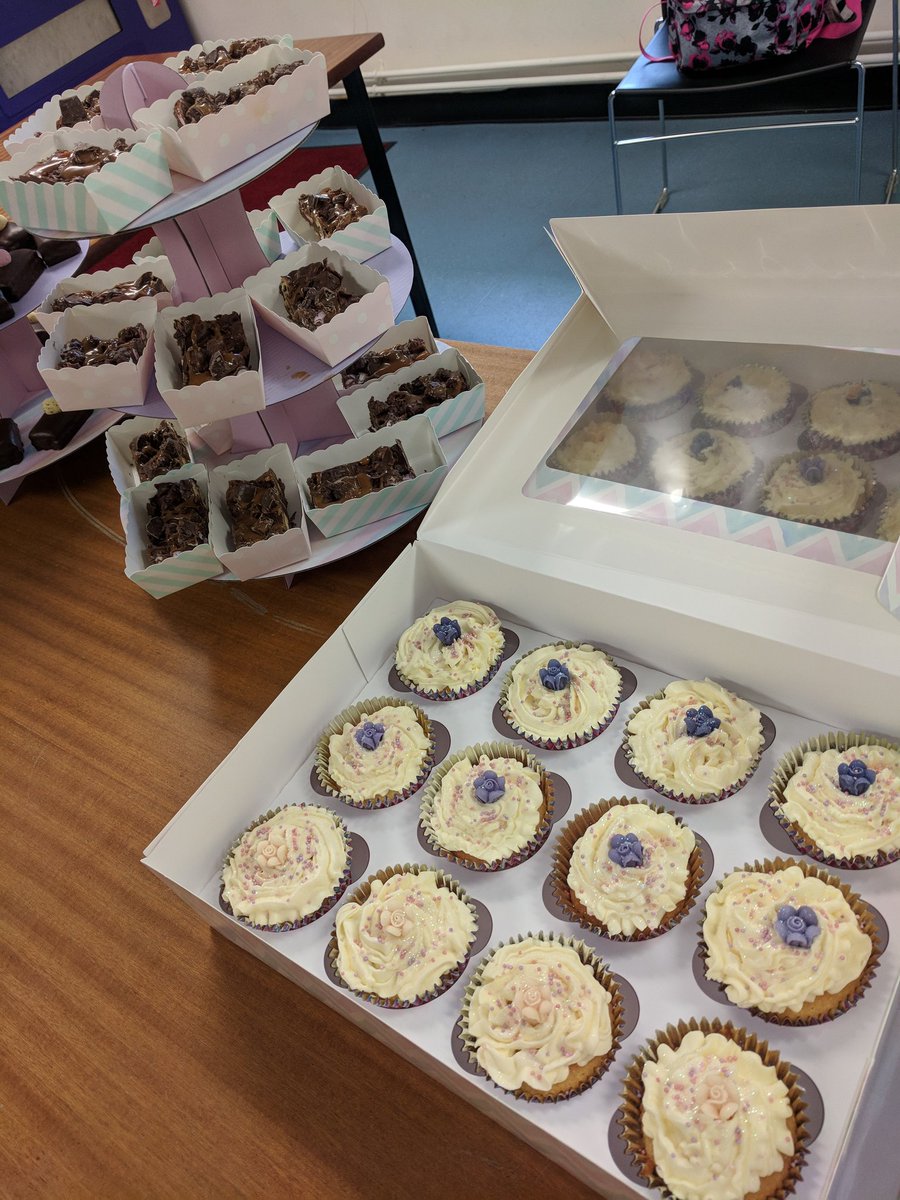 nurse_emmy_20's tweet photo. Brilliant third day with 1/18!! I hope everyone had a fantastic welcome week, I know the peer guides have! Thank you to everyone who donated today and helped us raise £300 for @CruseCare !! Good Luck 1/18 💜

@SHSBangor @BangorNursing @BenchMarkTurton #bangorshsfreshers2018 https://t.co/FNBkSv2ZWV