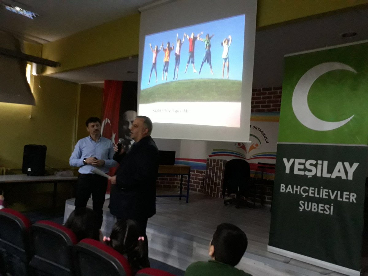 BevlerYesilay's tweet photo. @BevlerYesilay ın okul konferanslarından.@1920yesilay @gencyesilayci https://t.co/34cjhLAQVM