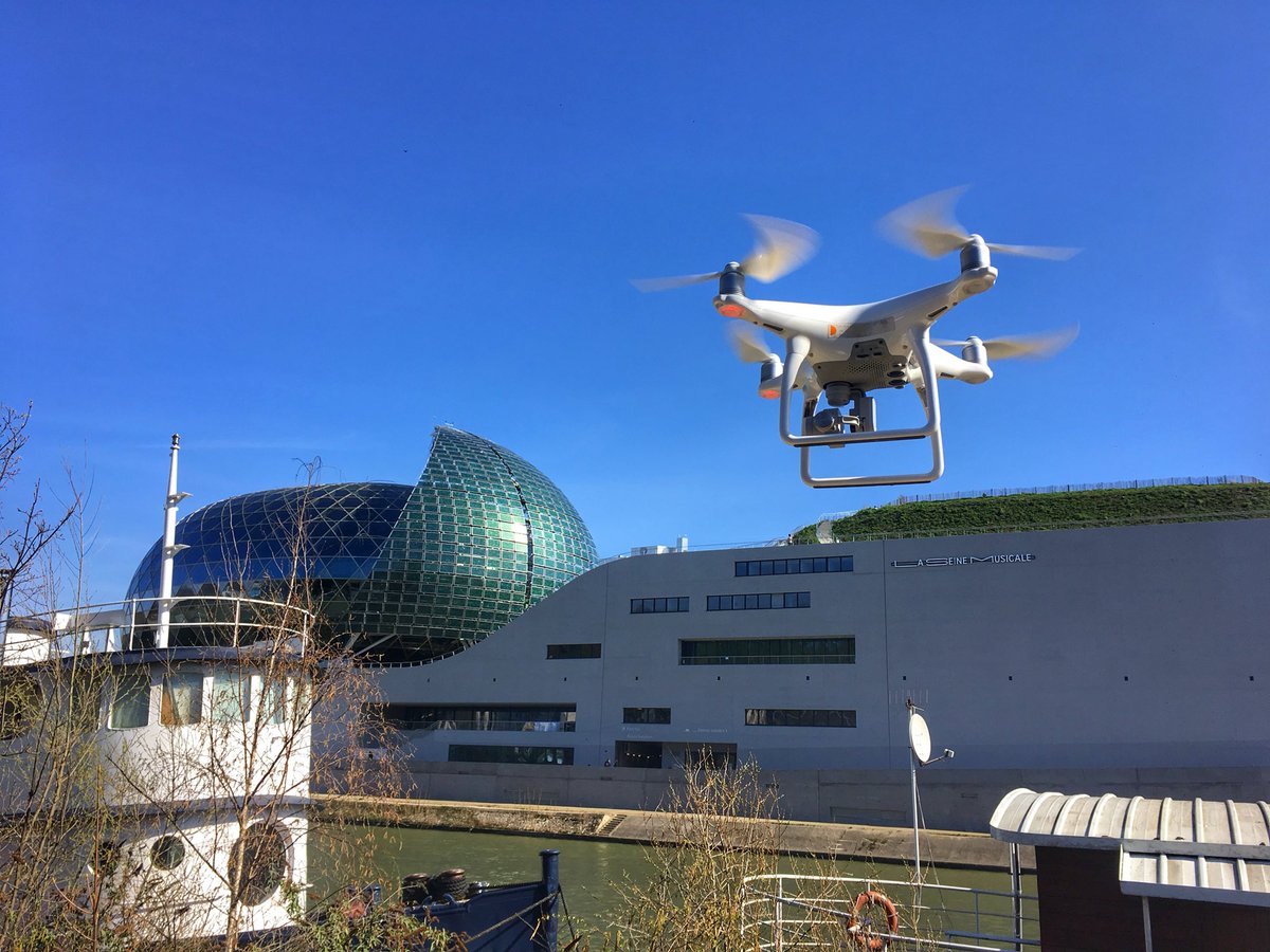 FirstdraftM's tweet image. Beautiful day for droning... @SCC_info @LaSeineMusicale #Drone #Fly #Paris