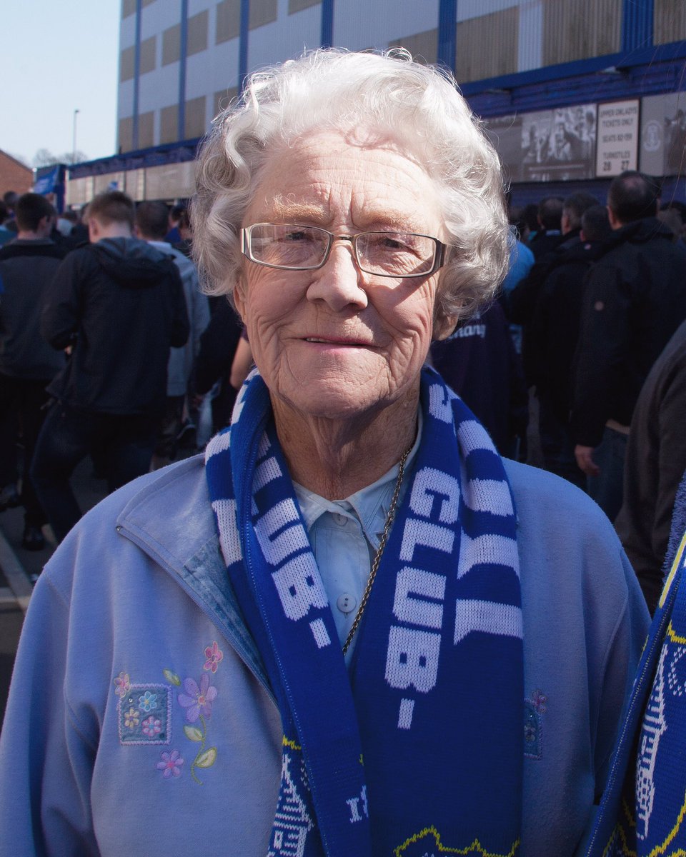 jacquimcassey's tweet photo. From Girlfans #2 (2015/16) portrait of an @Everton supporter at Goodison by our good friend photographer #AlexHurst https://t.co/NJzttzm7y7 https://t.co/kaXxLGwF0t