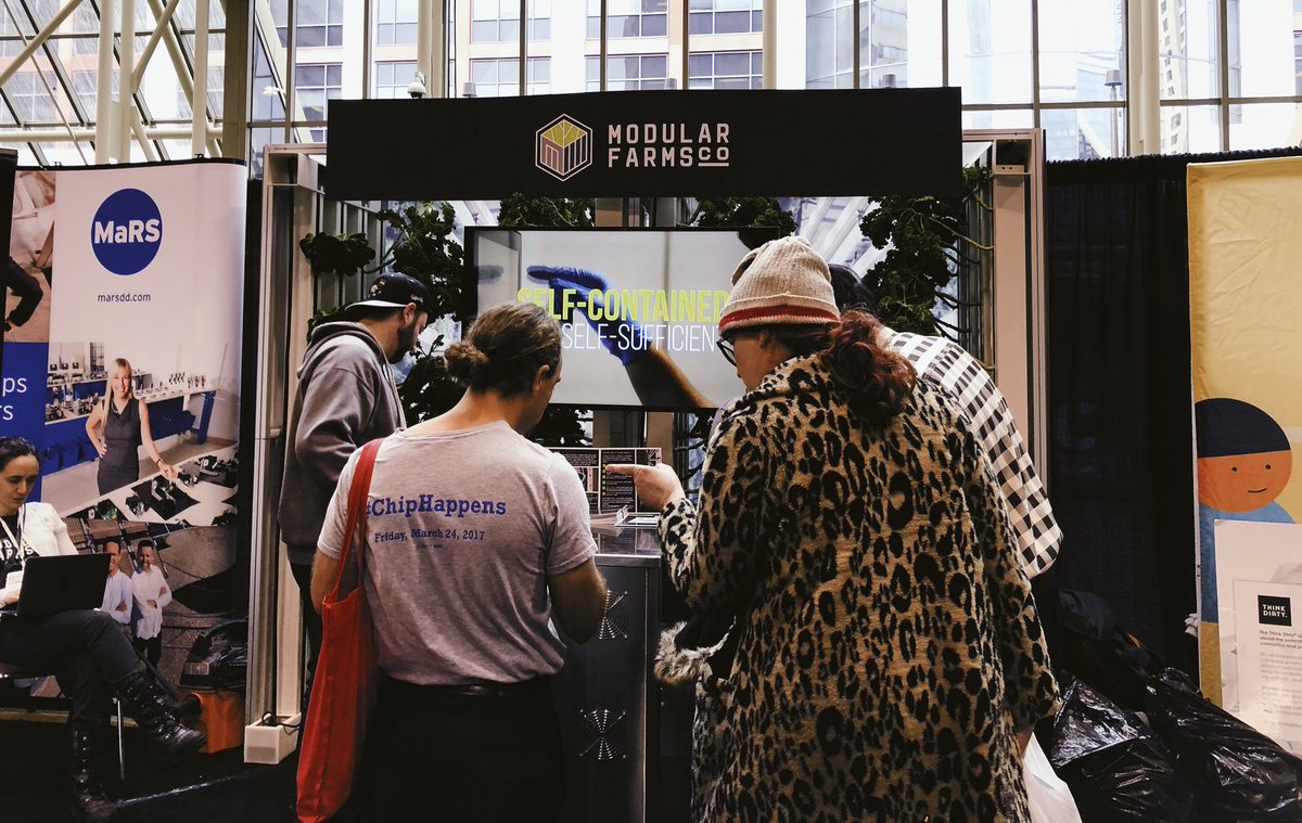 greenladiesc's tweet image. RT GreenLivingPage RT ModularFarms: A GreenLivingPage show ProTip: The kale in our booth is real, fresh, delicious, and the perfect afternoon snack. Come by for a pick-me-up! 

#GLS18 #modularfarms #Kale #greenliving #HealthyEating #torontoeats  #Greenliv…
